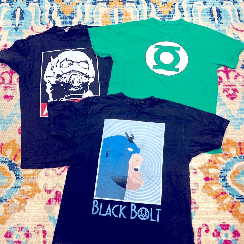 Graphic T-Shirt Bundle (3) size Large
